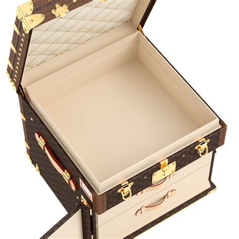 Products by Louis Vuitton: Courrier Lozine Carre 